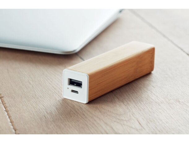 Powerbank 2200 mAh Powerbam en bambú con indicador de luz y USB tipo C Madera detalle 3